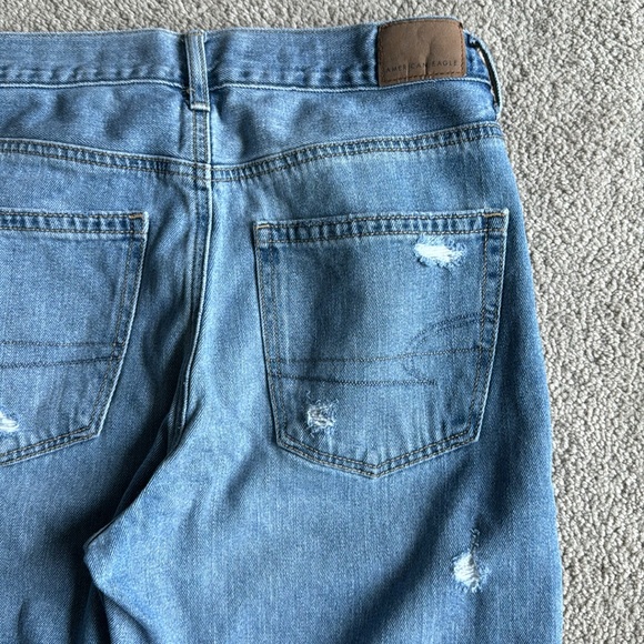 AE Distressed Mom Jean - Picture 9 of 10
